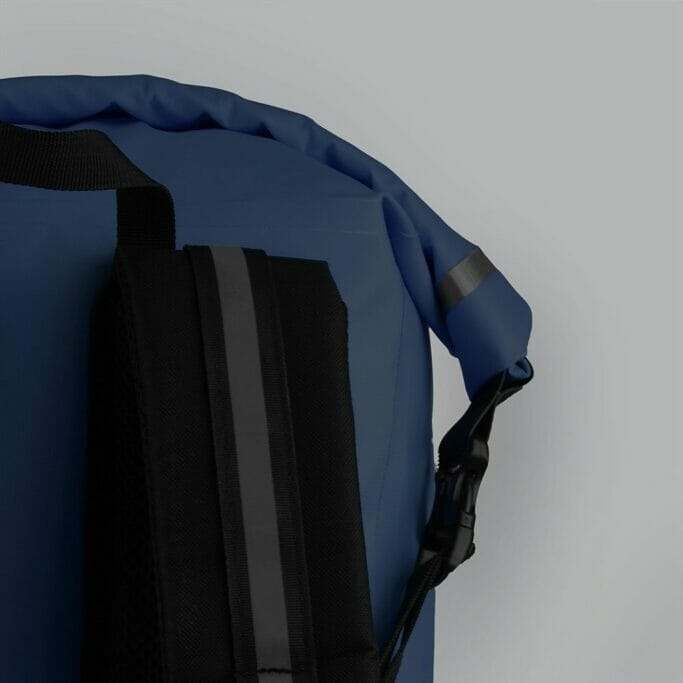 Oxford Aqua V 12 Backpack Navy Shoulder Strap