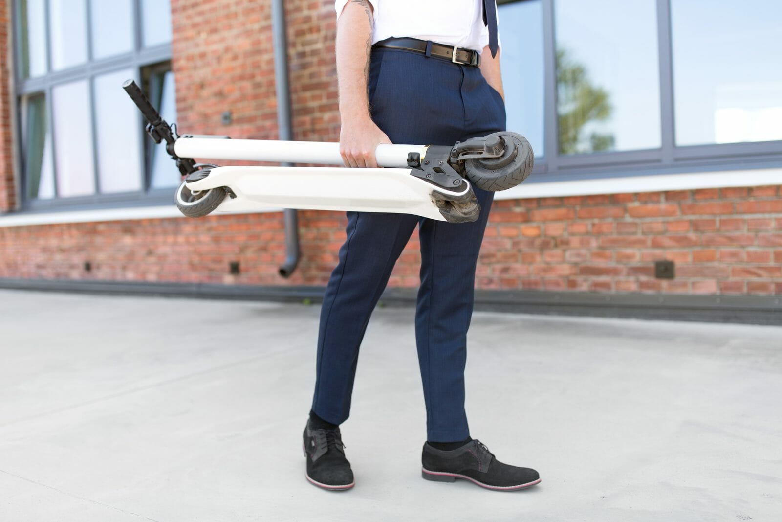 Advantages and Disadvantages to Buying an Electric Scooter
